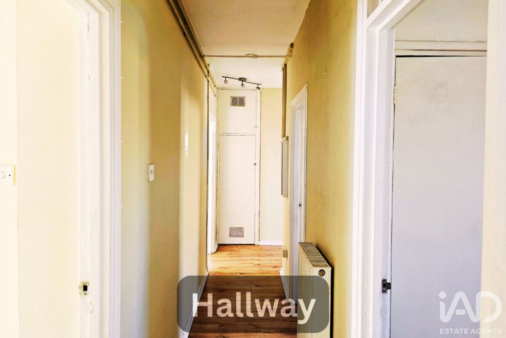 Property photo 1 of 32