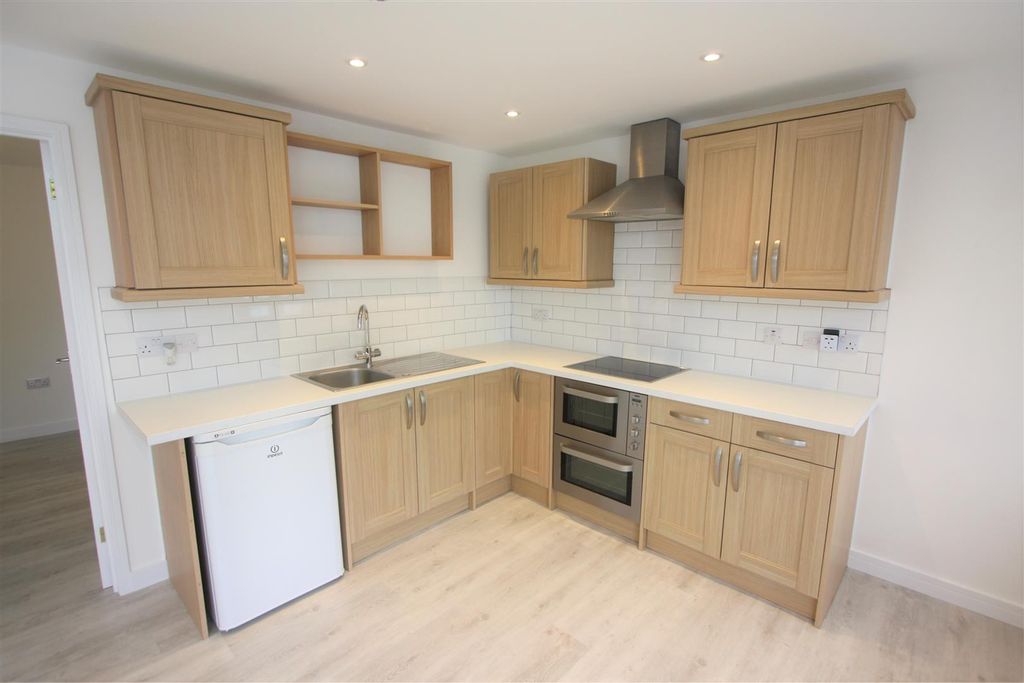 Property photo 3 of 5 Flat 2, Ivanhoe Kitchen