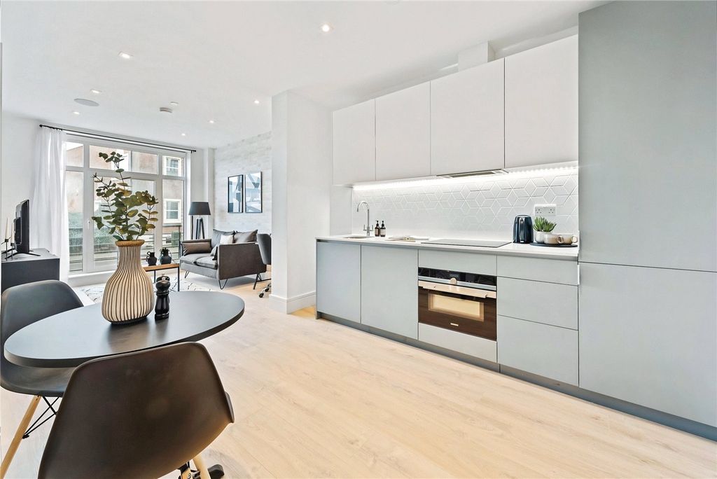 Property photo 2 of 9 Kitchen