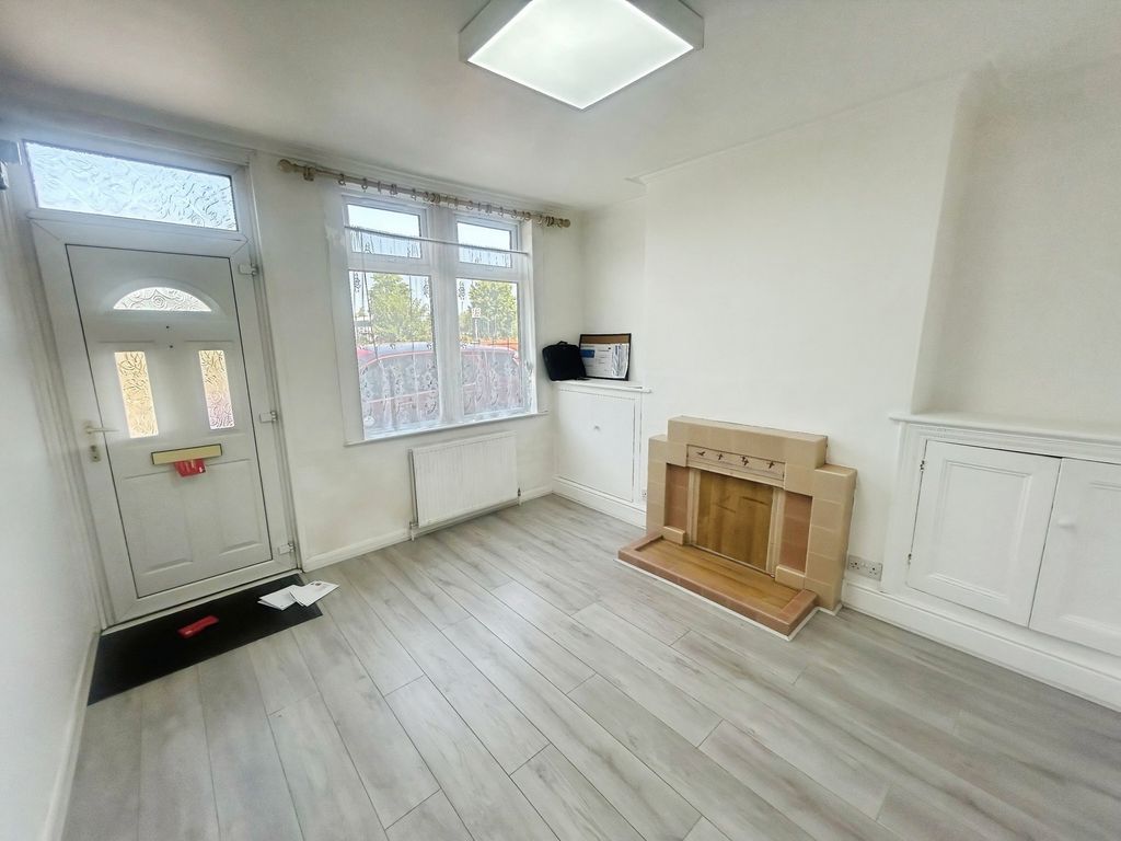 Property photo 2 of 11 Pbox-Img.Jpg