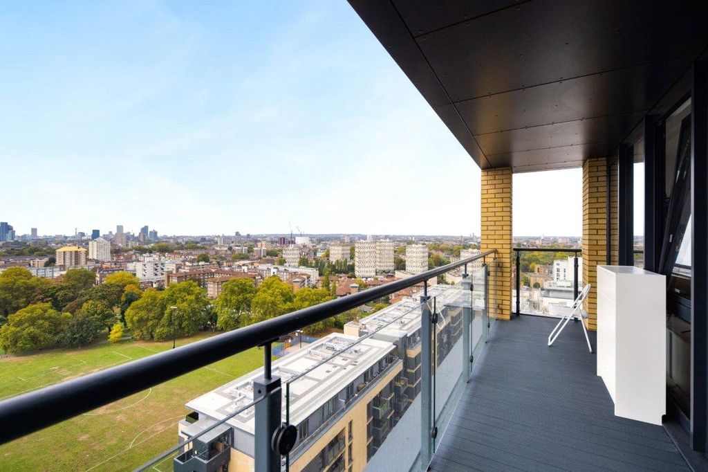 Property photo 2 of 17 Balcony