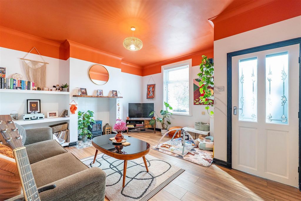 Property photo 2 of 21 Lounge