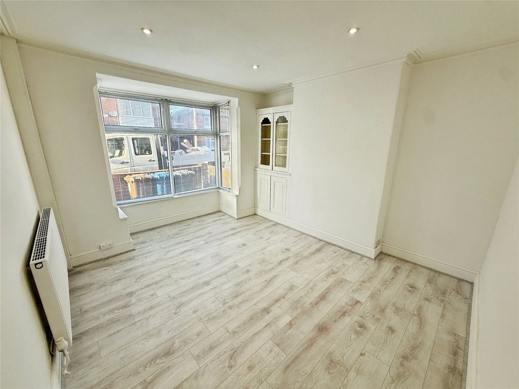 Property photo 2 of 13 Lounge