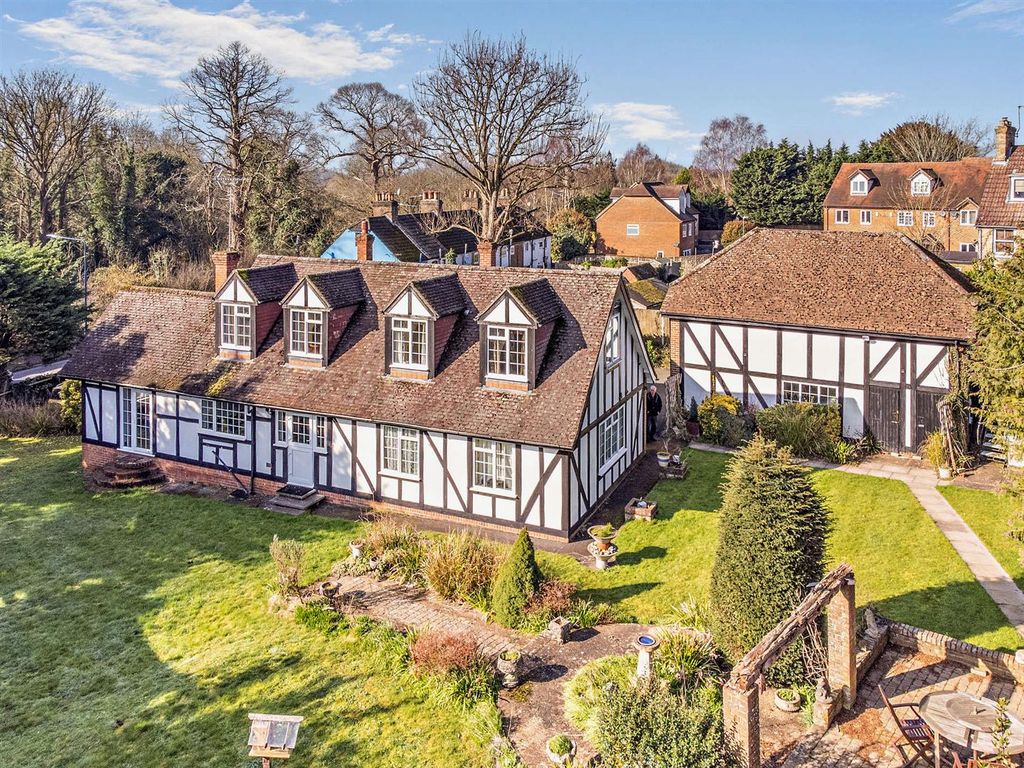 Property photo 1 of 29 8680383-Exterior02-800.Jpg