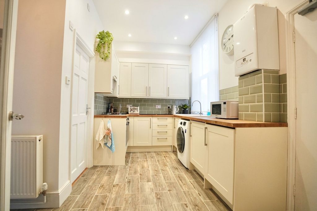 Property photo 3 of 23