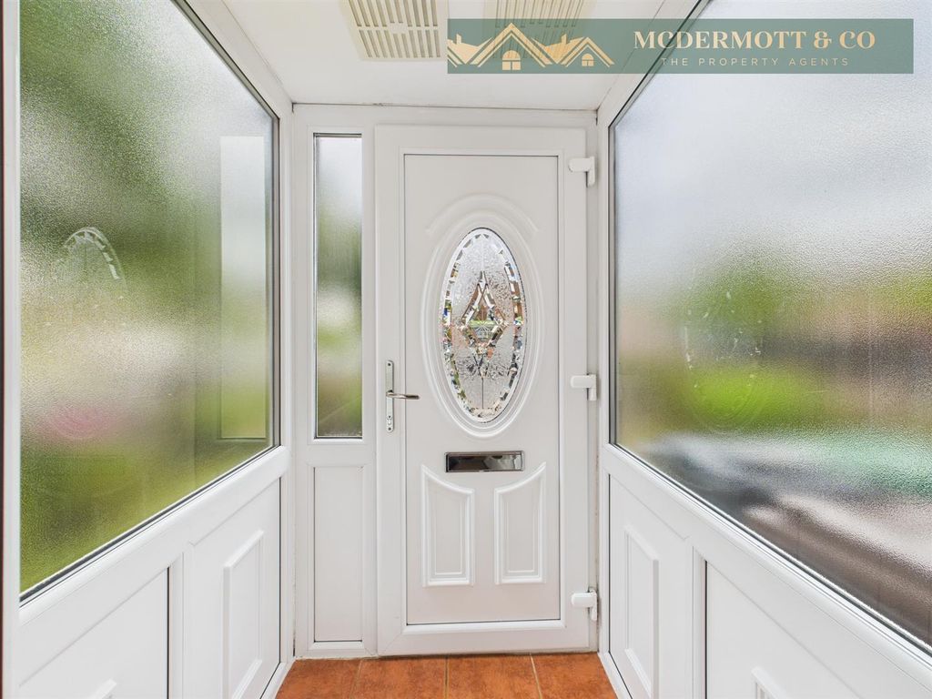 Property photo 2 of 18 Entrance Porch