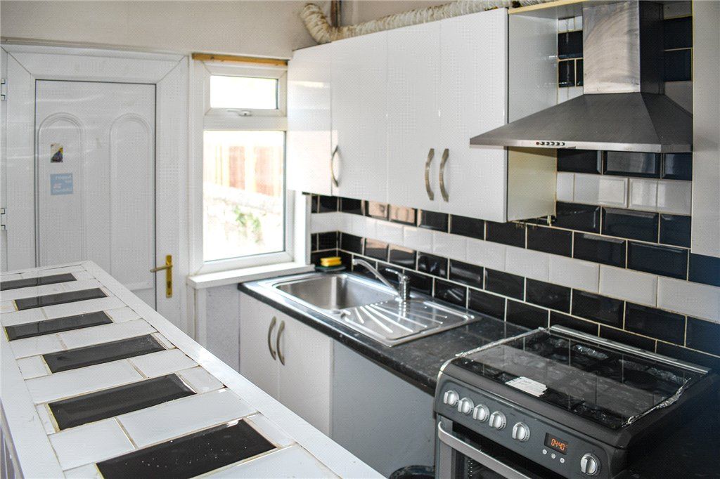 Property photo 3 of 9 Kitchen
