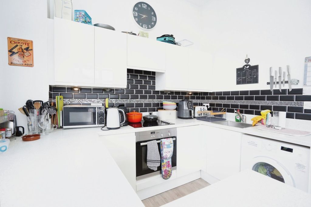 Property photo 3 of 14