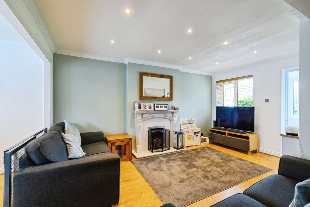 Property photo 2 of 17 Photo