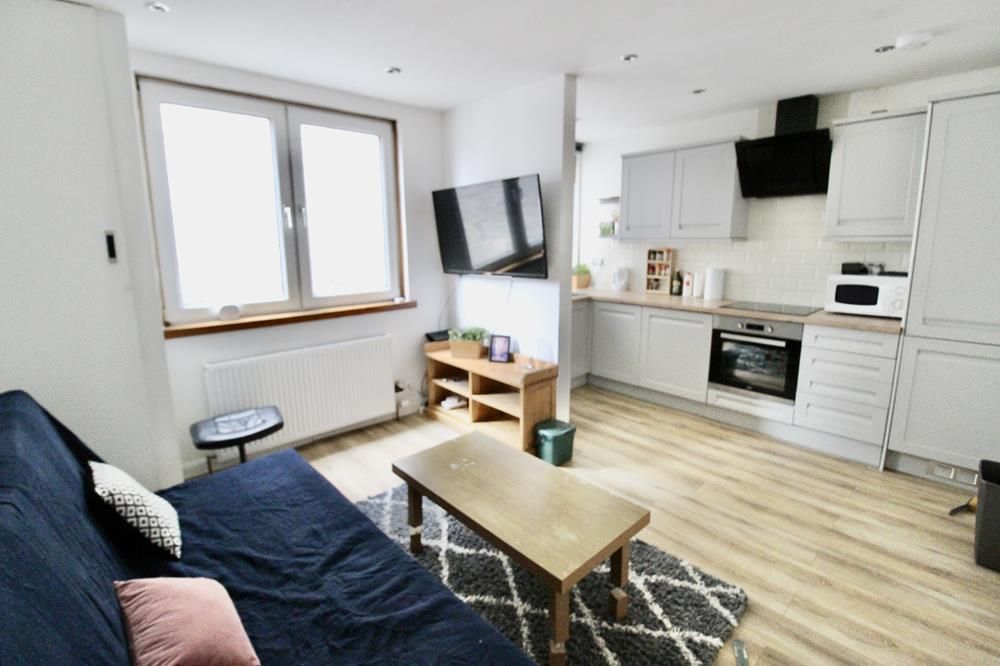 Property photo 1 of 4 Lounge − Kitchen