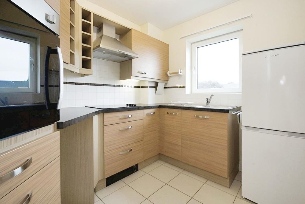Property photo 3 of 25 Kitchen 48Lce.Jpg