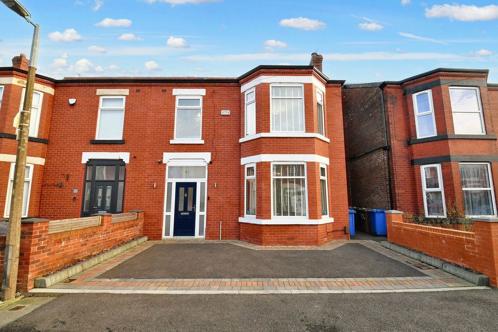 Property photo 3 of 27