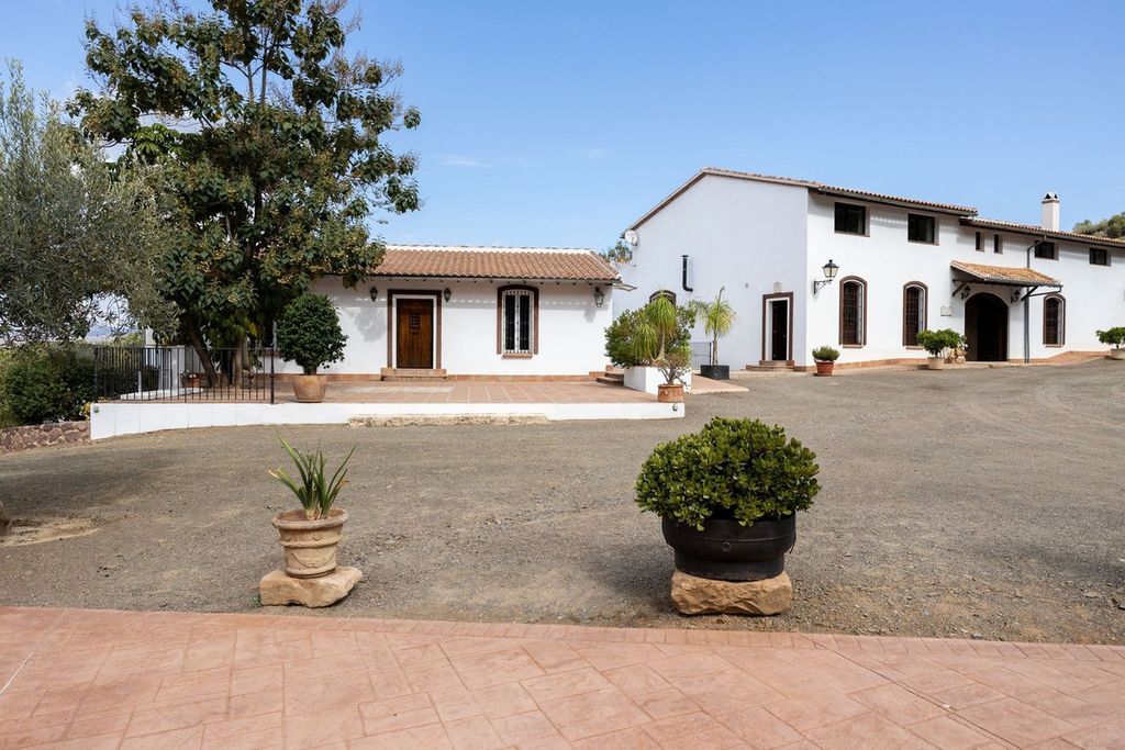 Property photo 2 of 49