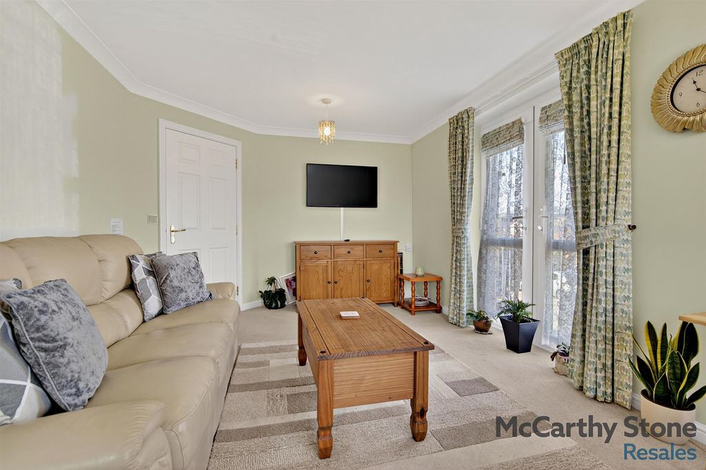 Property photo 3 of 16 Living Room