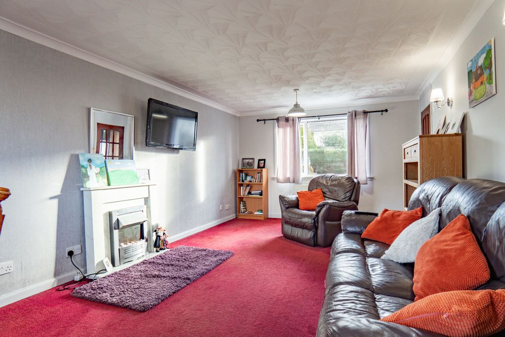 Property photo 3 of 28