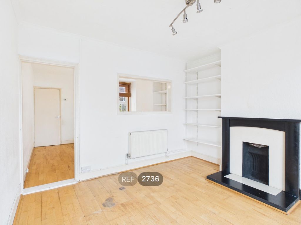 Property photo 3 of 21 Living Room