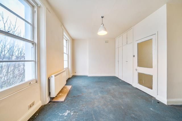 Property photo 3 of 16 Studio