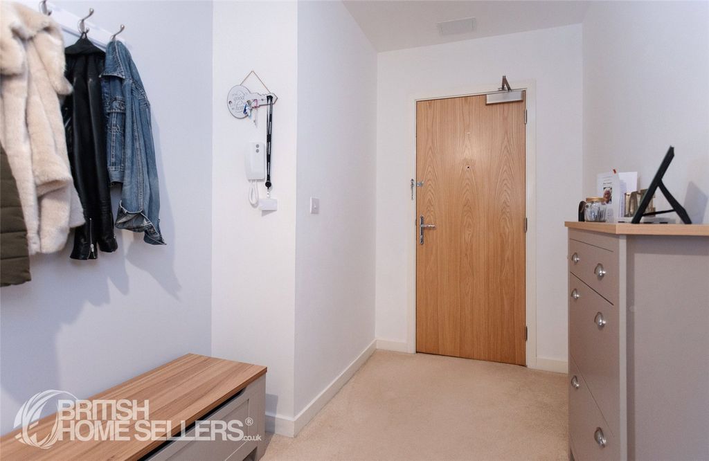 Property photo 2 of 22 Picture No. 17