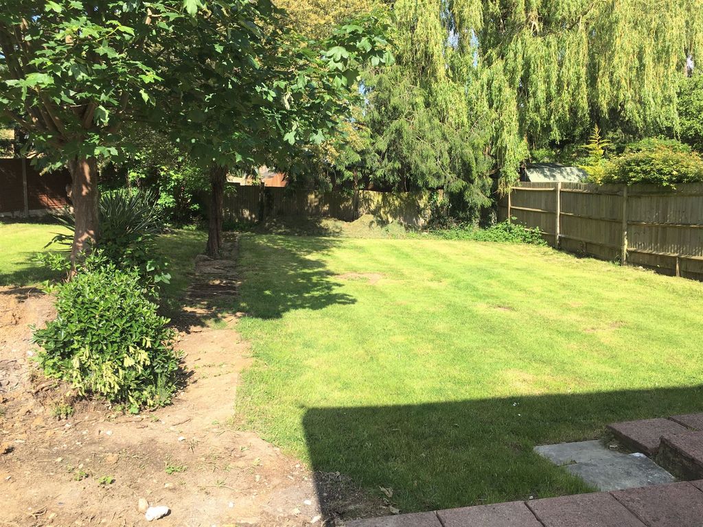 Property photo 2 of 17 Garden