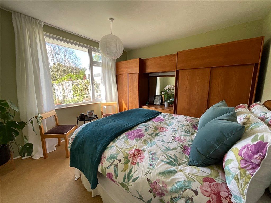 Property photo 1 of 18 Bedroom 1