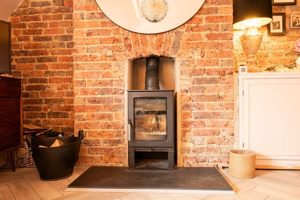 Property photo 3 of 25