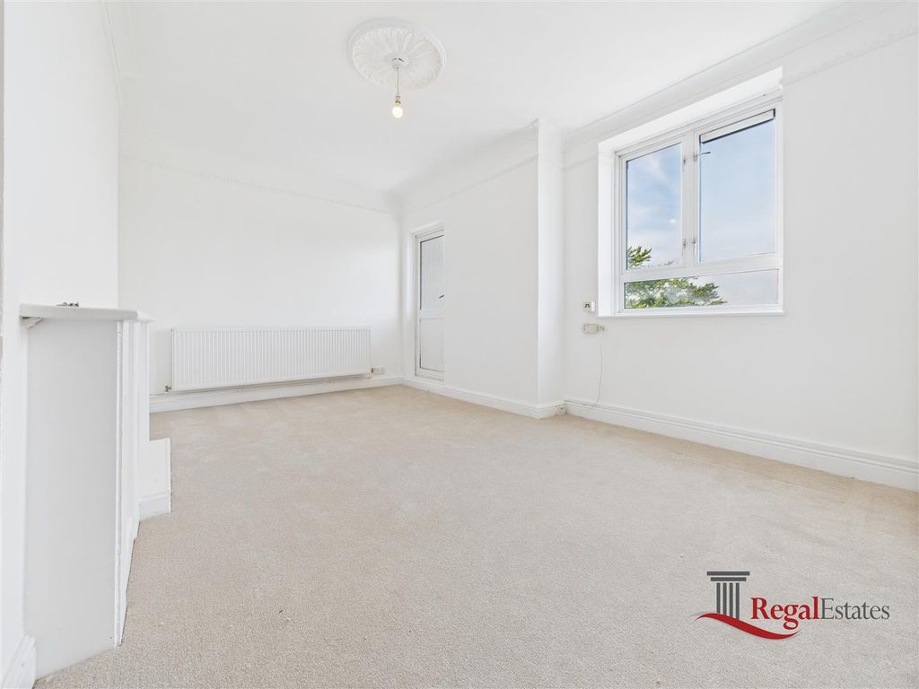Property photo 3 of 13 Cam02489G0-Pr0203-Still003.Jpg