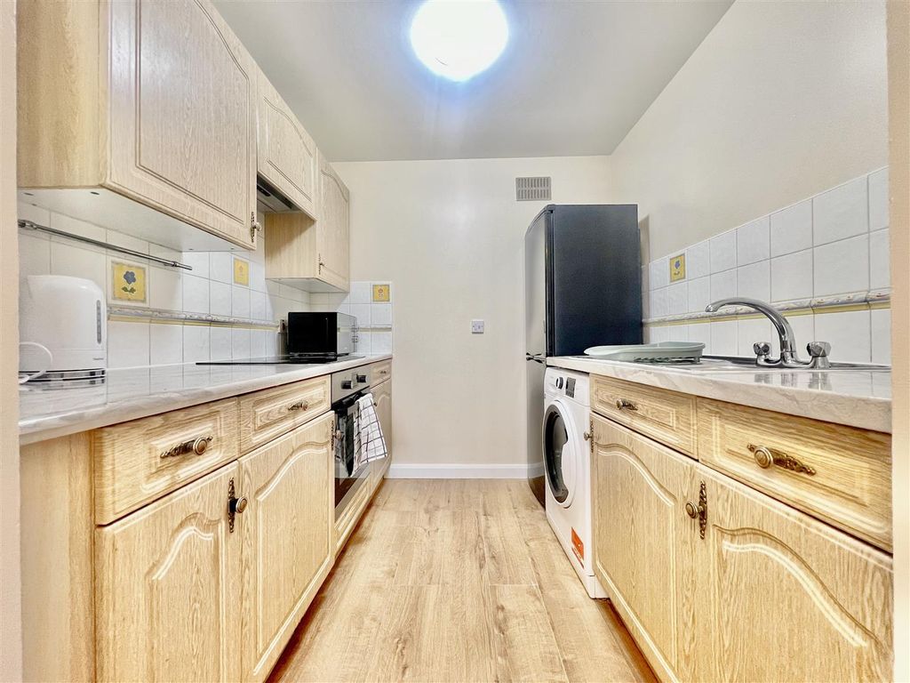 Property photo 1 of 9 Kitchen