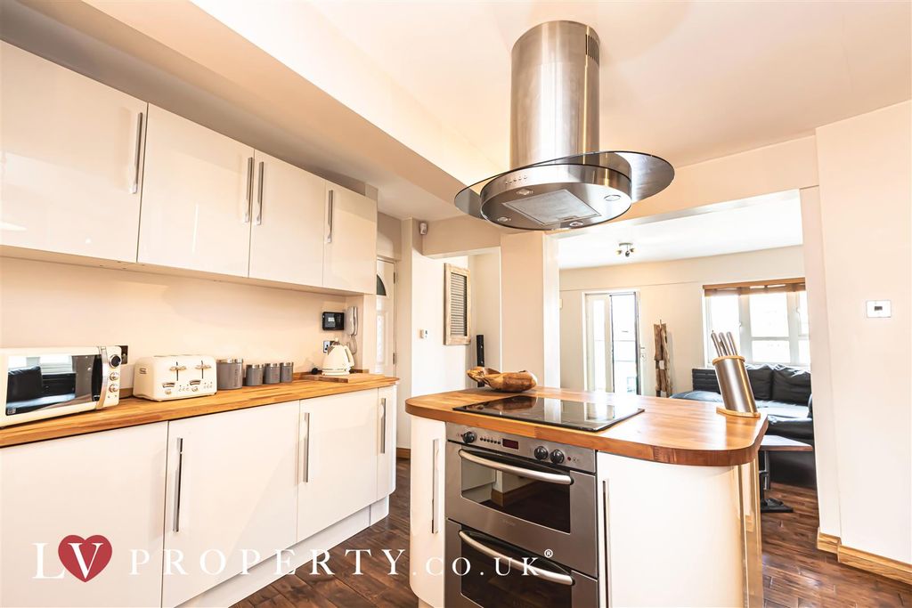 Property photo 3 of 11 11.Jpg