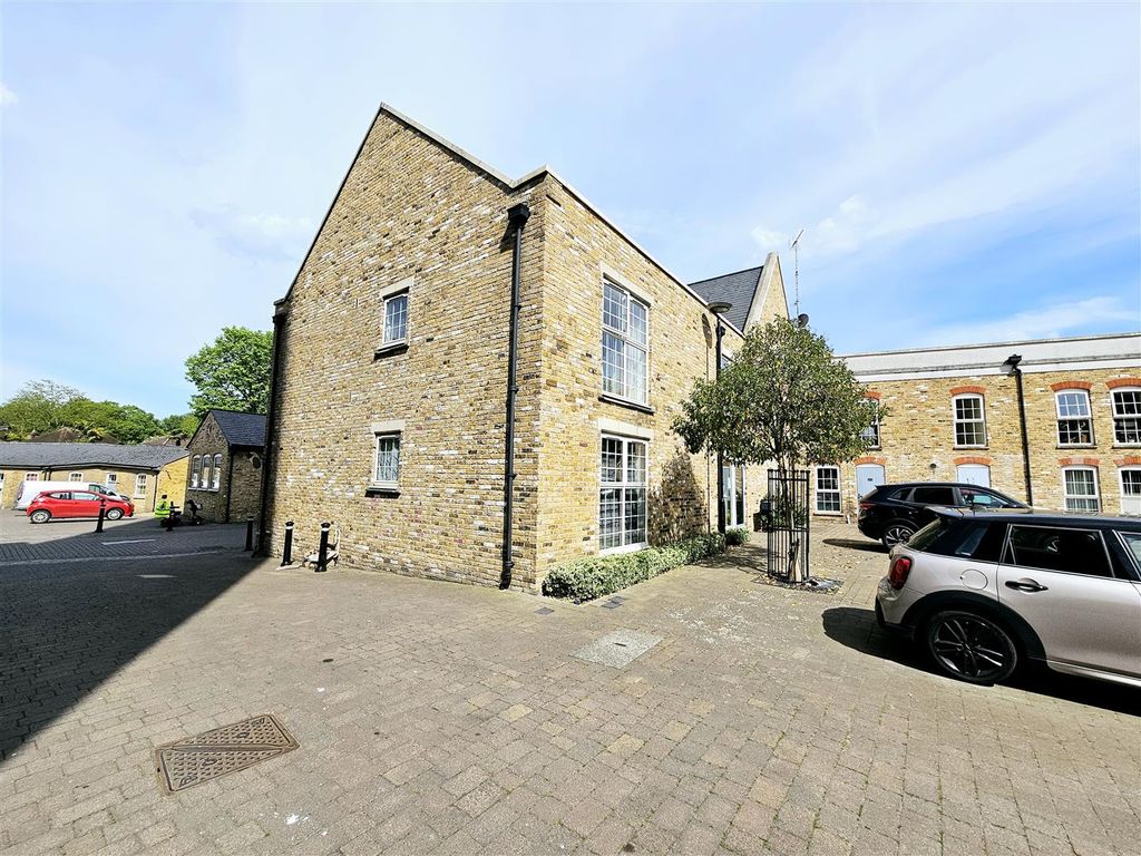 Property photo 1 of 8 Front
