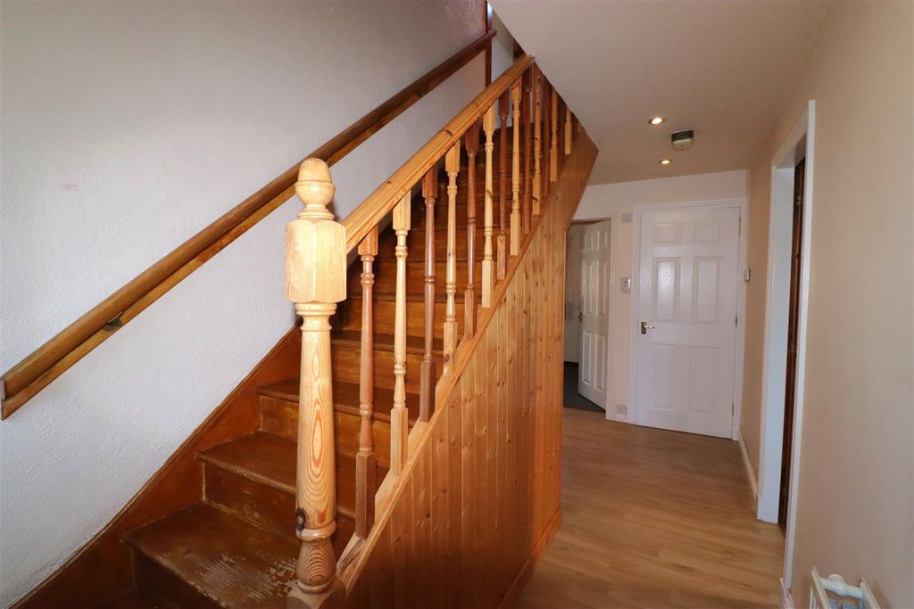 Property photo 2 of 33 Ent Hall.Jpg