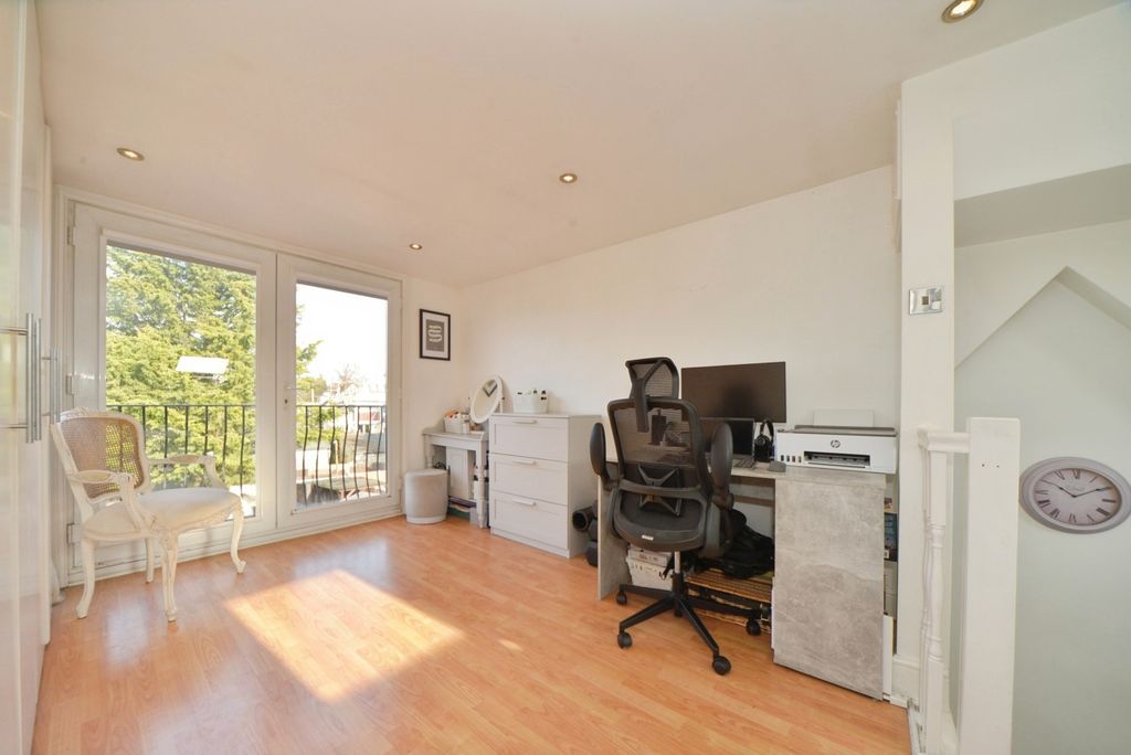Property photo 2 of 17 Photo
