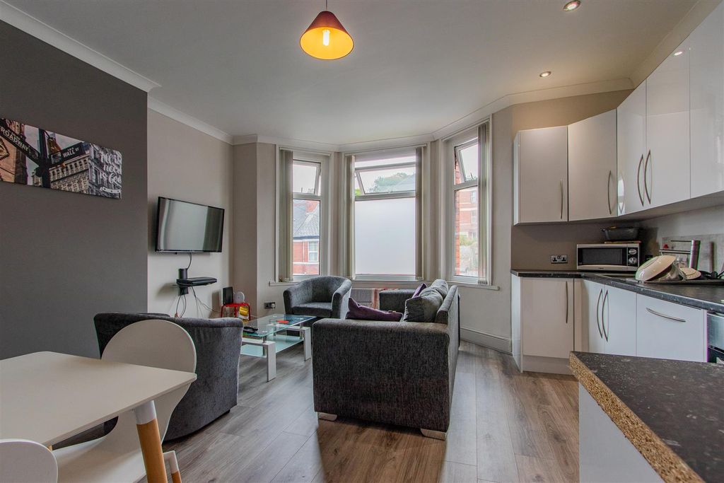 Property photo 3 of 8 Bryngwyn Road Us Lounge Kitchen (2).Jpg