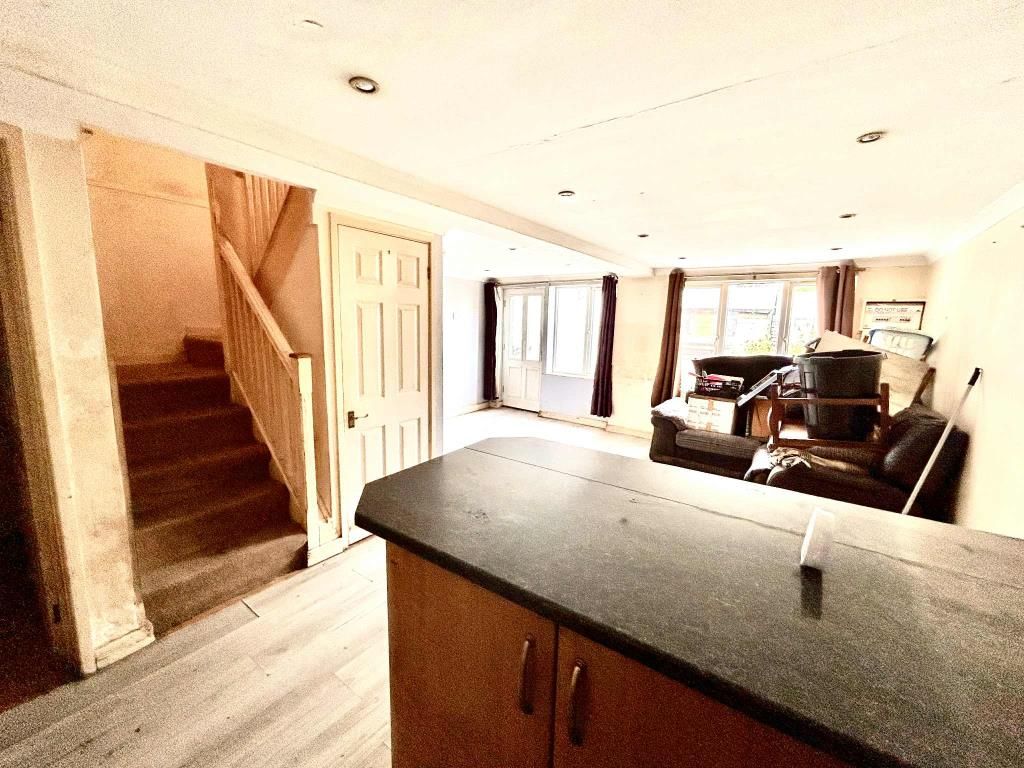 Property photo 3 of 7 Kitchen