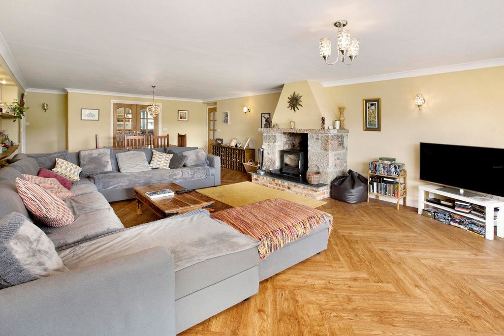 Property photo 2 of 35