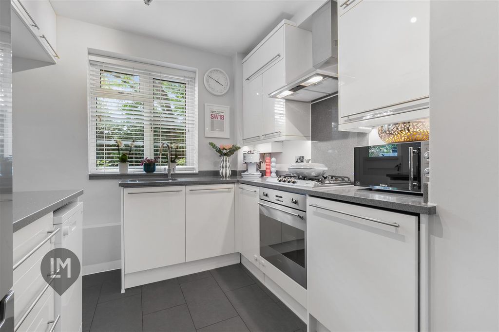 Property photo 3 of 7 Kitchen
