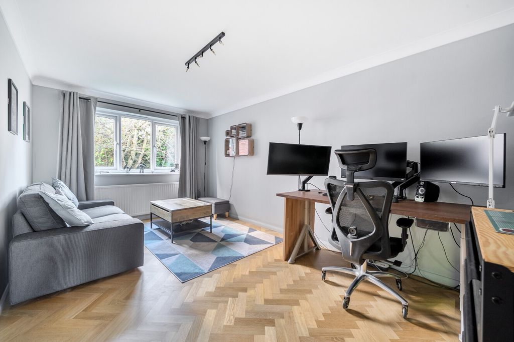 Property photo 2 of 13 1393070-7-6945209...