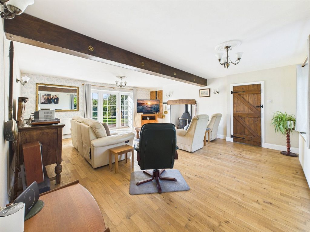 Property photo 3 of 30 Picture No. 04