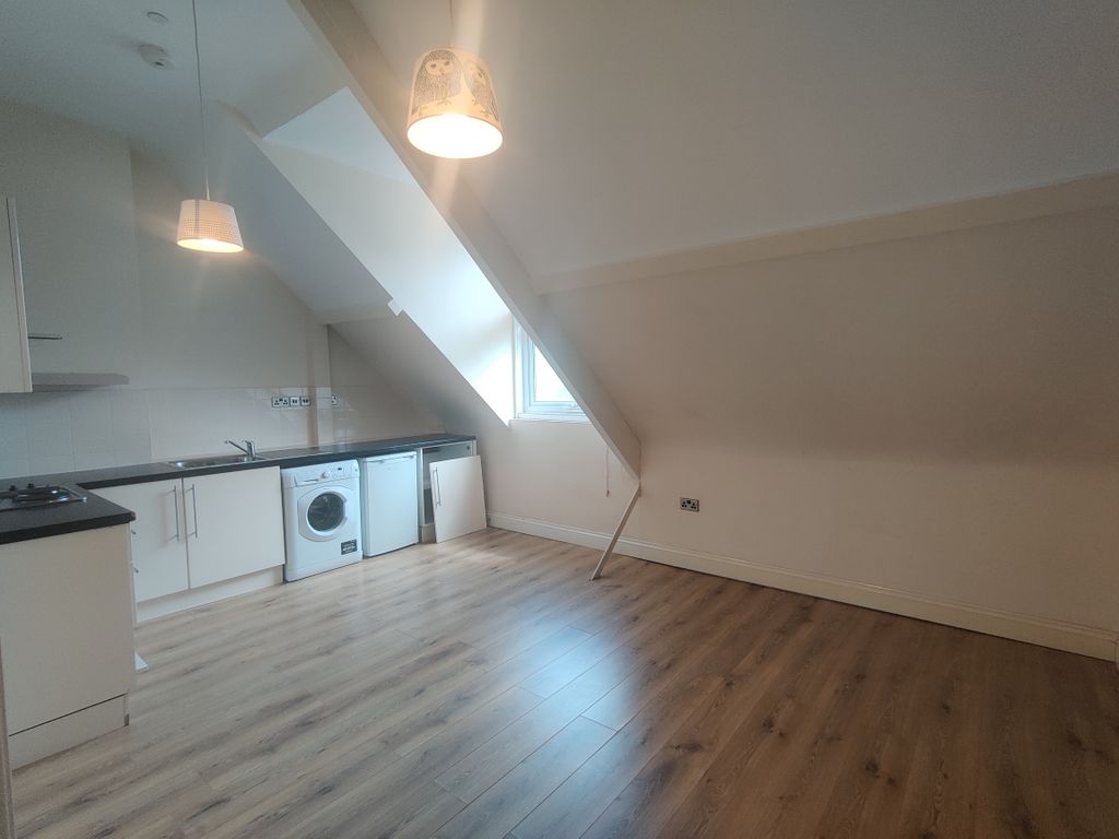 Property photo 3 of 5 Living2 Flat 5