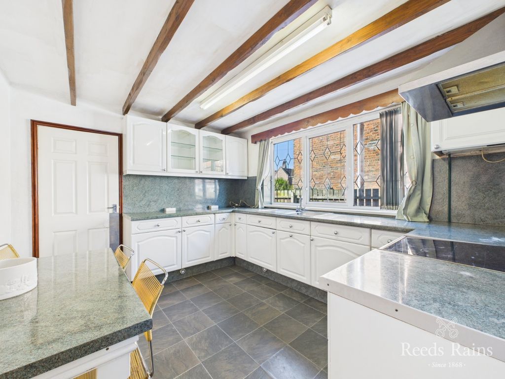 Property photo 2 of 24 Breakfast Kitchen