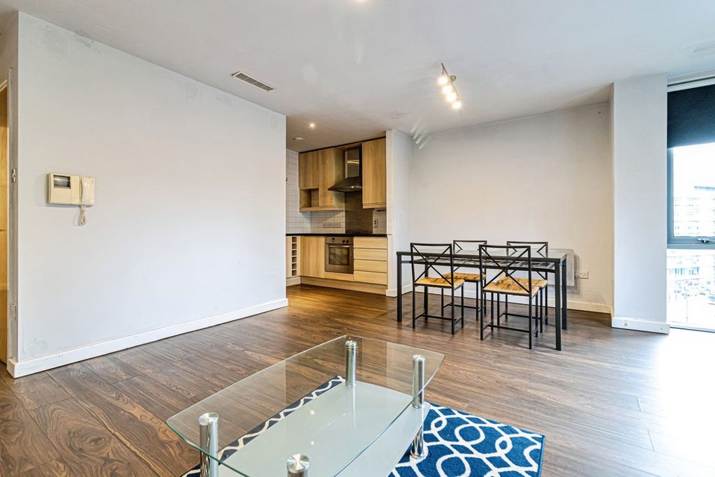 Property photo 3 of 8 Photo