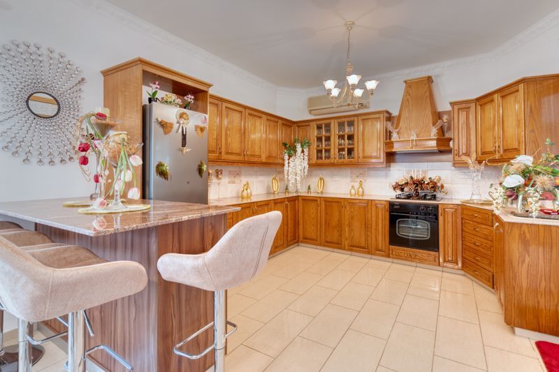 Property photo 3 of 30 Kitchen