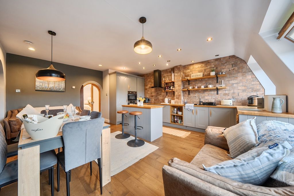 Property photo 3 of 30 Kitchen