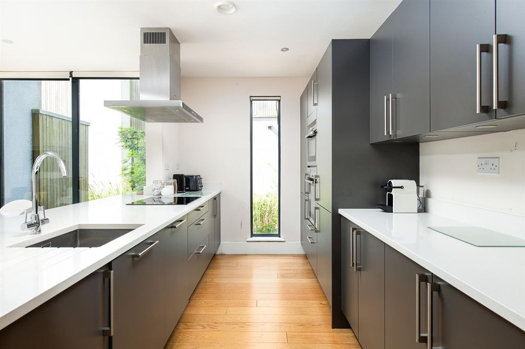 Property photo 2 of 37