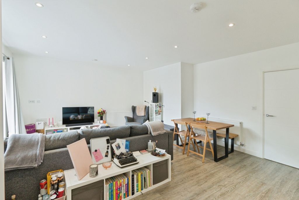 Property photo 3 of 20 Pbox-Img.Jpg