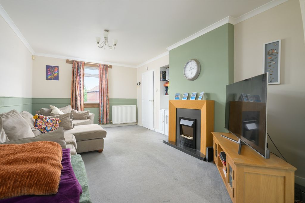 Property photo 3 of 25
