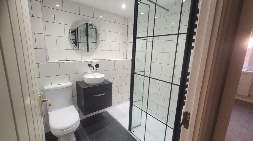 Property photo 3 of 5 Bathroom Jpg.Jpg
