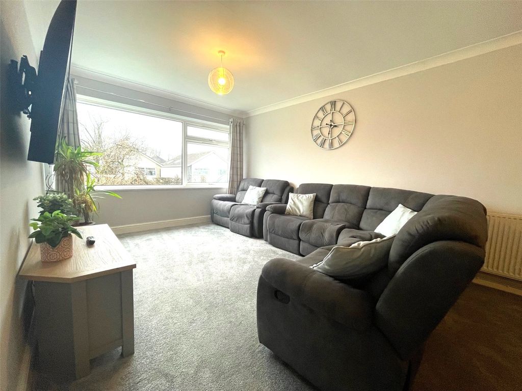 Property photo 3 of 24 Picture No. 01