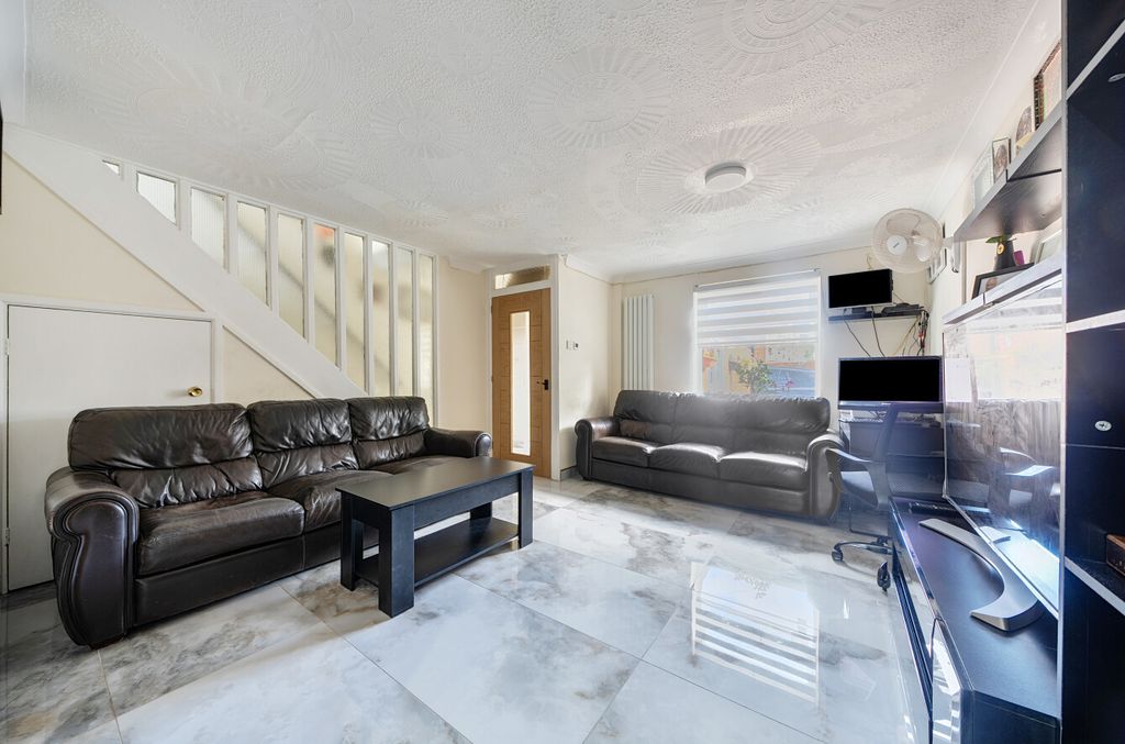 Property photo 2 of 12 1522518-10-6Aac3B...