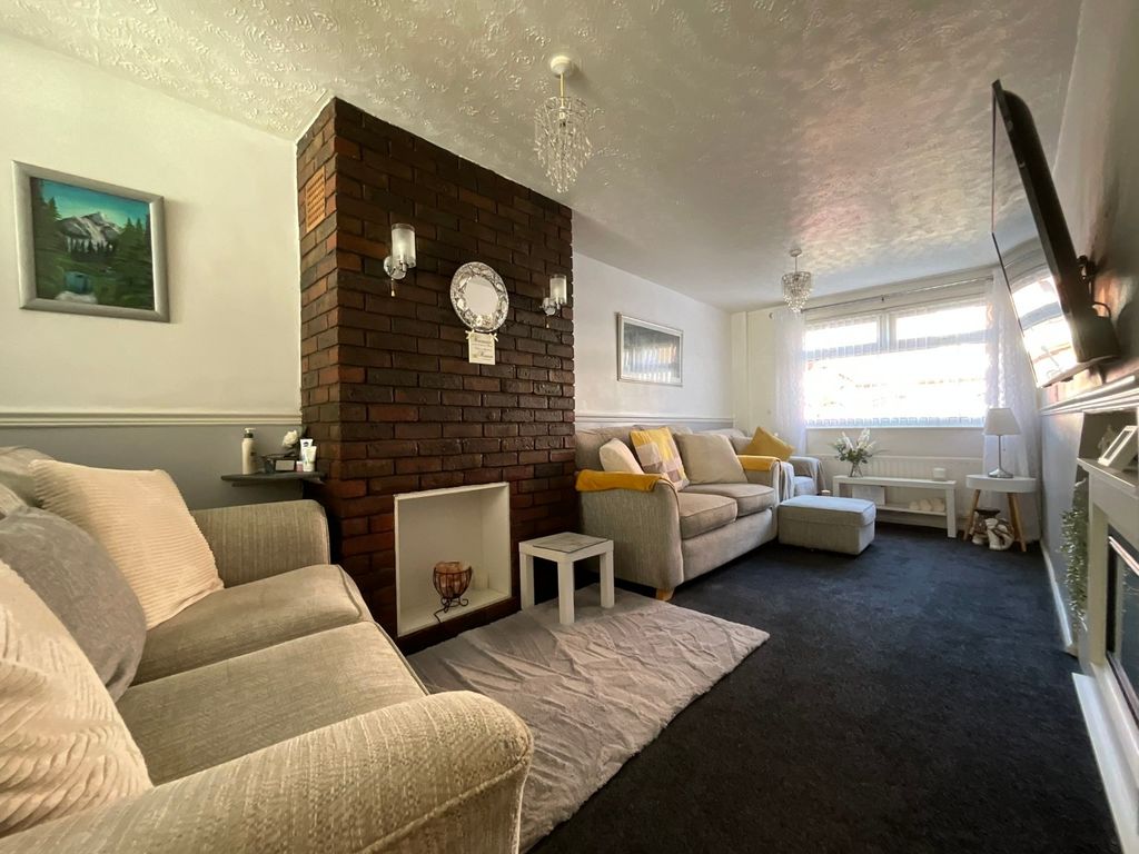 Property photo 2 of 18 4489404