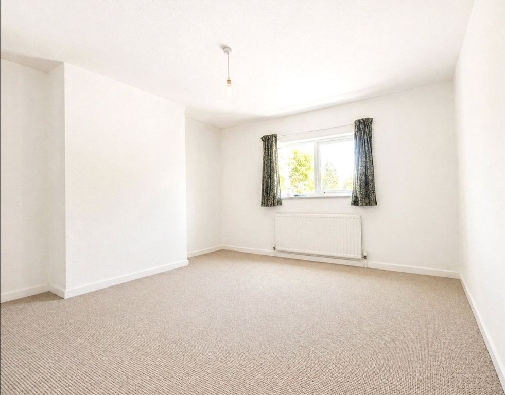 Property photo 3 of 8 Lounge